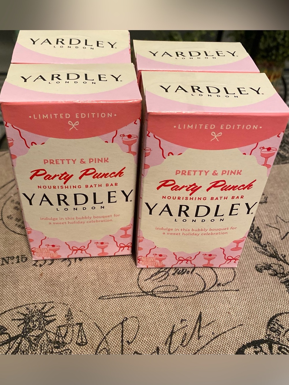 Yardley London Pretty & Pink Party Punch Bath Bar - Pink limited edition